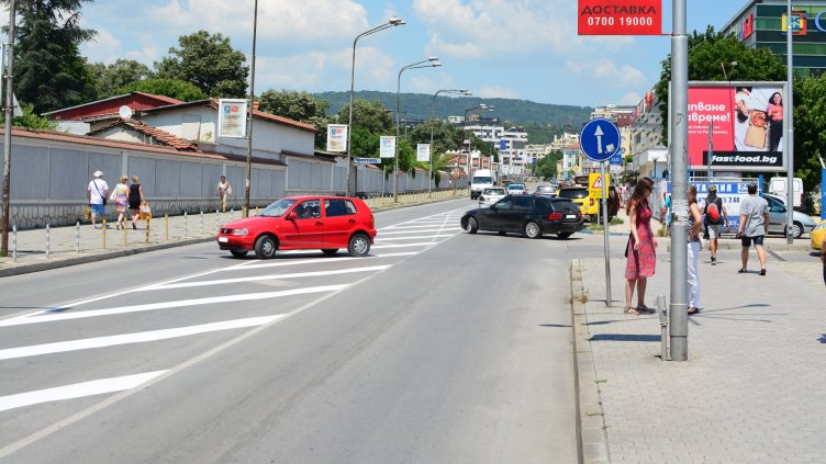 Варненка си затвори очите за пътен знак