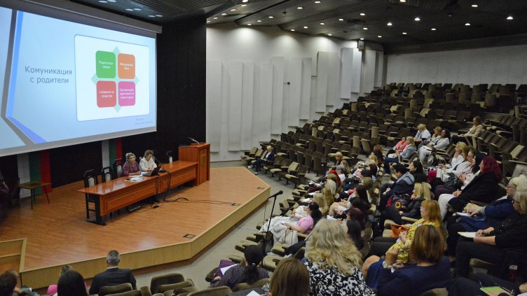 Работна среща с директорите на детски градини се проведе в Община Варна