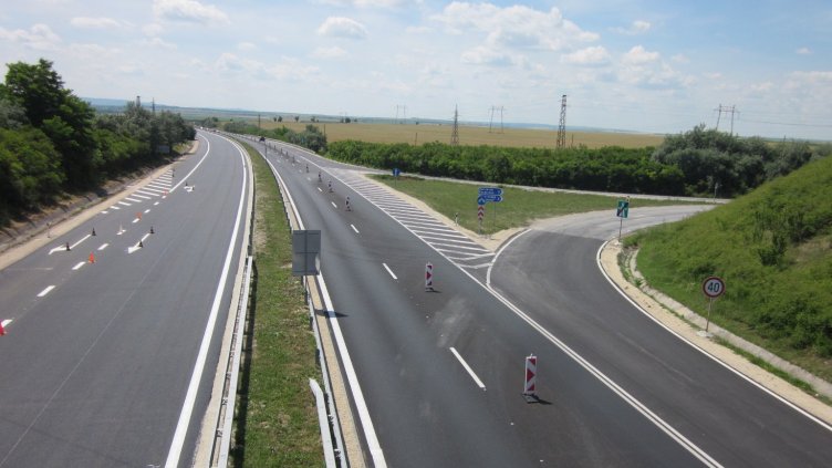 Затруднения с движението във варненския участък от АМ "Хемус" днес