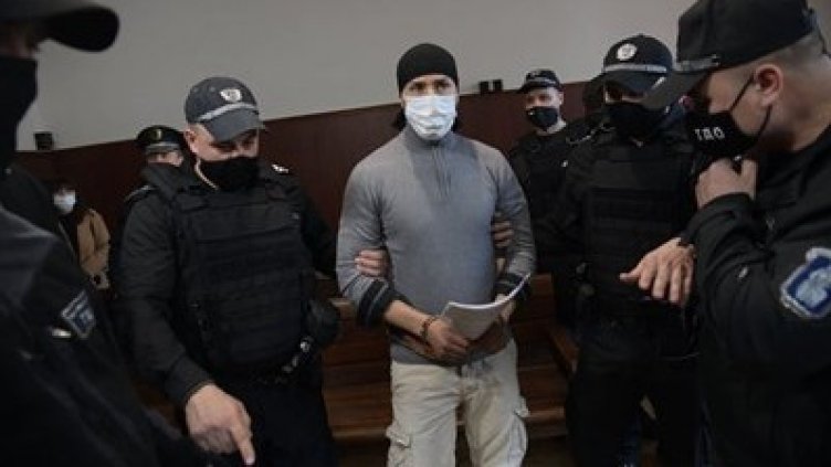 Омар не дошъл да убива, а да танцува. Но го приклещили, секс правил и...