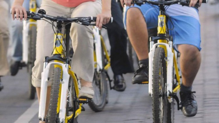 Екорешение в Албена – туристи с е-велосипеди