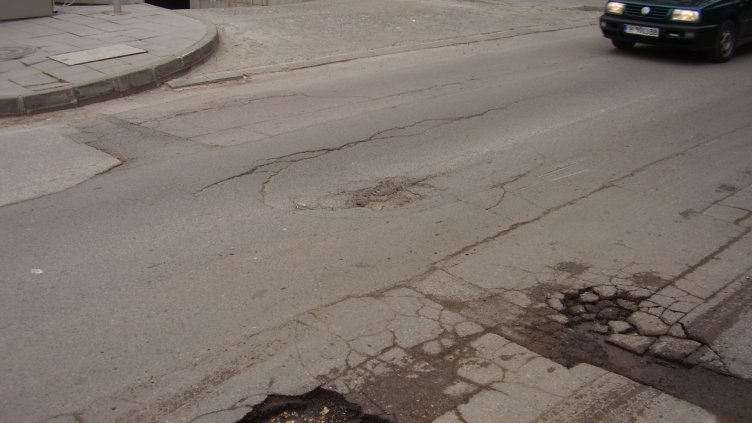 От община Варна обещават пак да ремонтират ул. "Н. Й. Вапцаров"