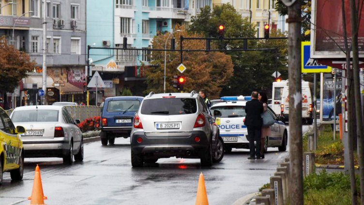 Катастрофа с пешеходец затвори булевард във Варна
