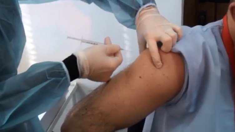 Бизнесът: Мобилни медицински екипи да ни ваксинират срещу COVID-19 в офиса!