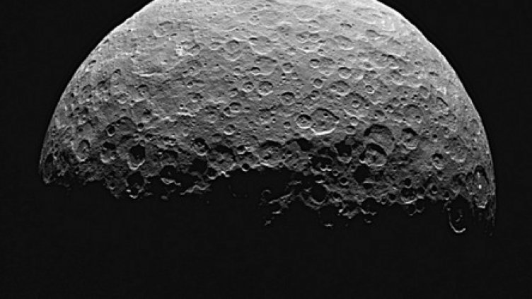 Астероид от платина ни доближава тази нощ