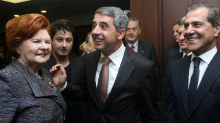 Светът се намира в студен мир, притеснен Плевнелиев