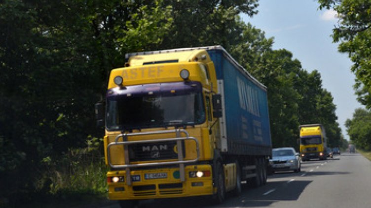 Пускат камионите по пътищата и в жегите