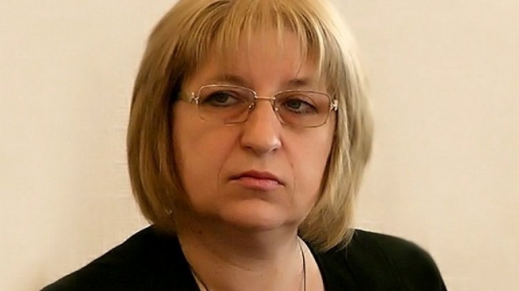 Цецка Цачева си счупи крака