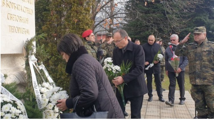 В Карлово: Отслужиха панахида за загиналите родни военни преди 19 г. в Кербала