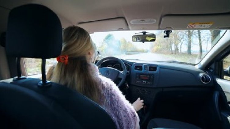 1000 урока по кормуване не стигат на жена за книжка. Цели 30 г. опити!?