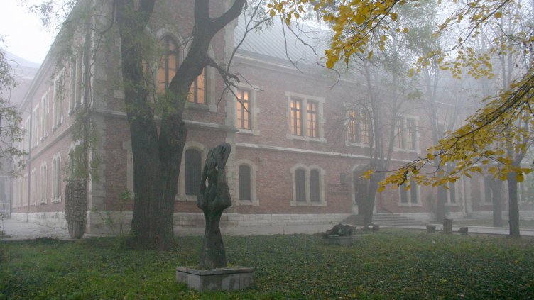 Снимка varnacityartgallery.com