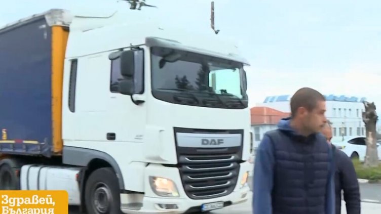 Жители на Нови хан готвят блокада с жива верига срещу тировете