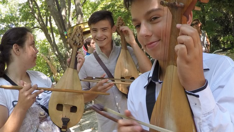 Майсторски изпълнения на гъдулари озвучиха Морската