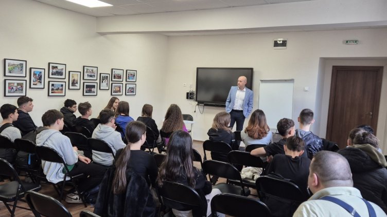 Ученици от 12 училища във Варна се включиха в образователната програма на ВСС 