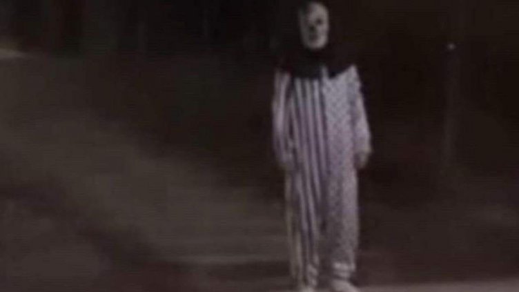 Призрачен клоун всява страх във Варна (СНИМКИ)