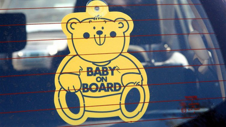 Затягат се правилата за возене на деца в автомобилите