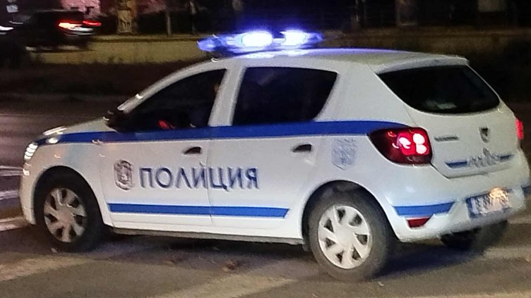Солидно почерпен шофьор се заби в дърво