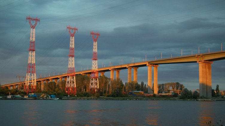 Мъж скочи от Аспарухов мост във Варна, загина