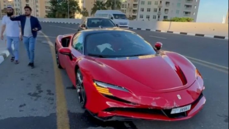 Милионер разби ново Ferrari за милион долара. Сам си се похвали с ВИДЕО