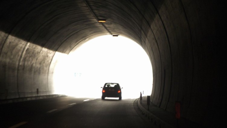 Авария остави на тъмно тунел "Траянови врата"