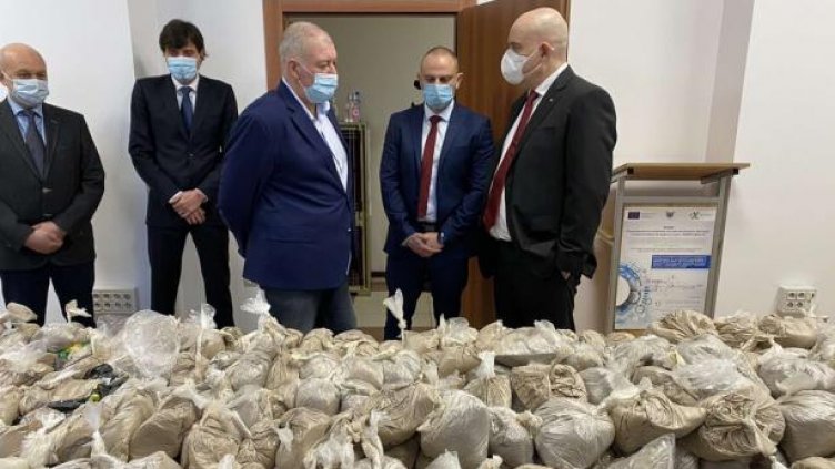 Хероинът, скрит в битумни ролки, пристигнал на пристанище "Варна запад"