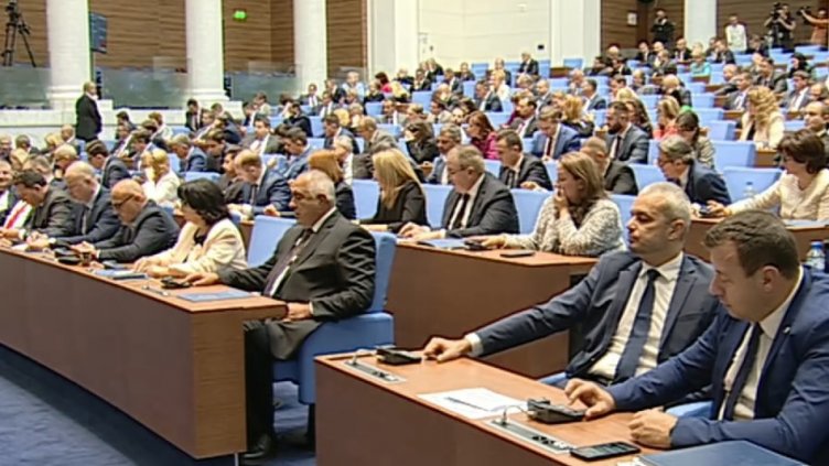 Наталия Киселова и Силви Кирилов са на балотаж за председател на НС