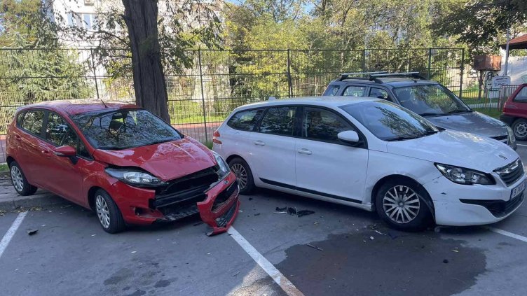 Тежка вечер: Шофьор помете 3 коли във Варна и избяга (СНИМКИ)