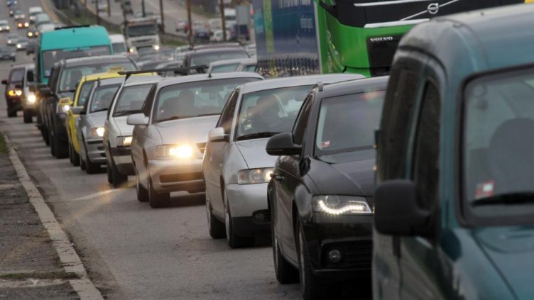 Голямото предпразнично пътуване продължава 