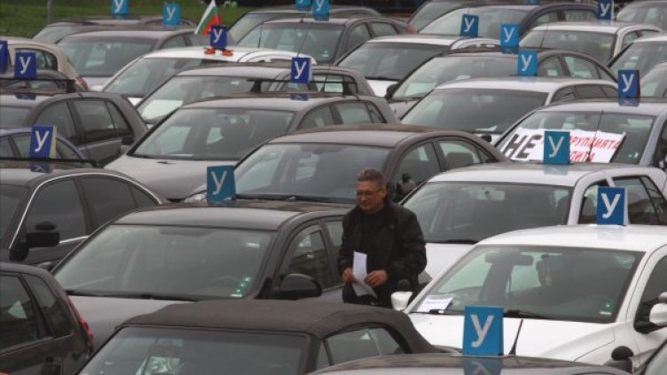 Автошколи на протест: Наложили им повечето часове за кормуване!