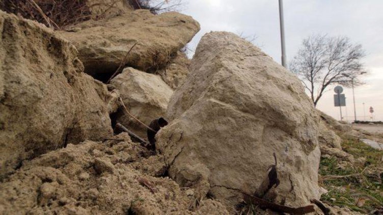 Евакуираха семейства в село Осина заради свлачище