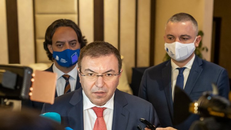 БСП - Варна скочи срещу здравния министър: Прави си COVID-реклама