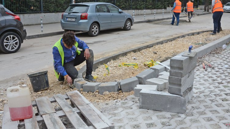 Продължават основните ремонти в 17 микрорайон в „Приморски“