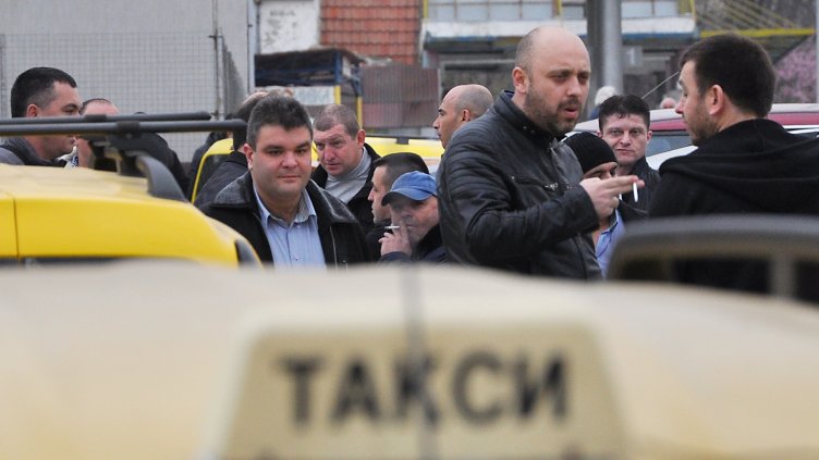 До 3 бона глоба от утре за такси на “тънка лайсна”