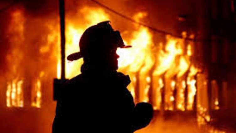 Пожарникар пострада при пожар във Варненско