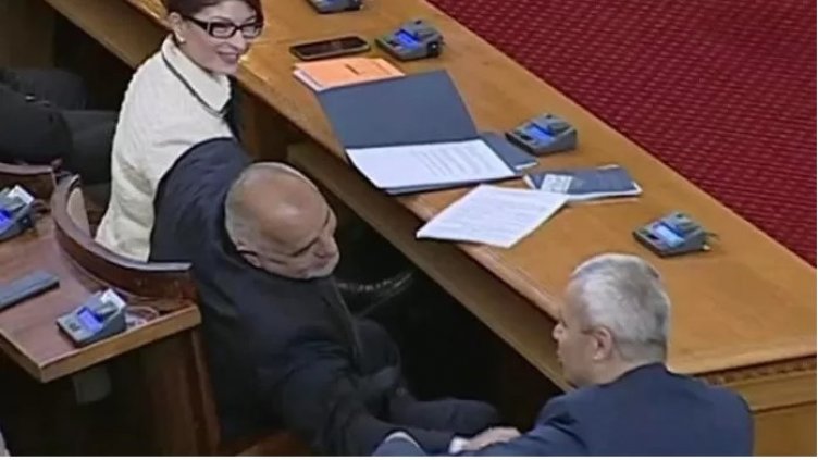 Продължават совалките на ГЕРБ/СДС за избор шеф на парламента