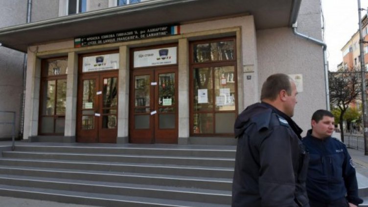 Сигнал за бомба евакуира Френската гимназия в София