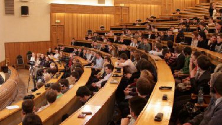 ЕК с препоръка: Намалете университетите от 52 на 10!