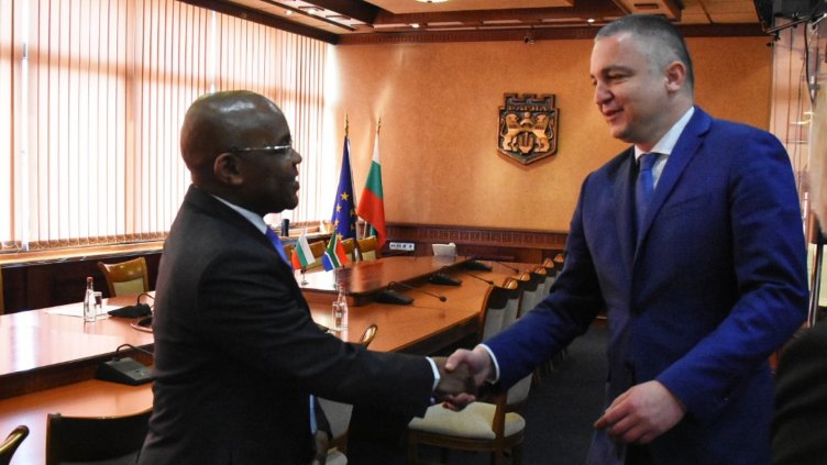 Варна и Кейптаун ще обменят опит в морското дело, образованието и туризма