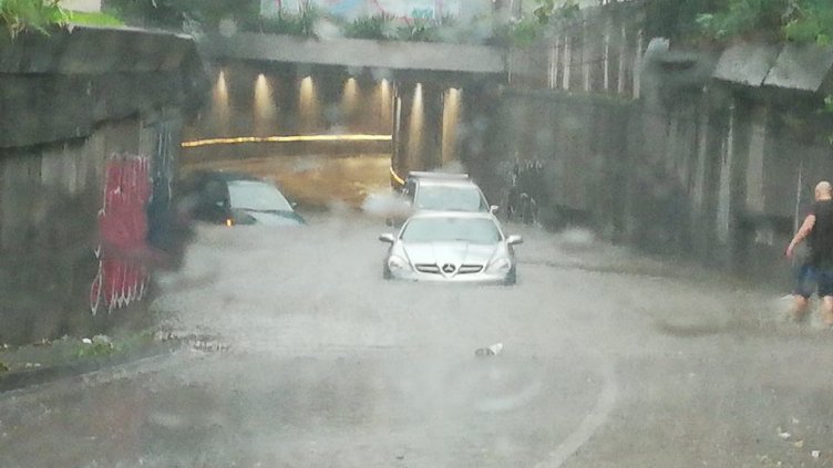 Коли закъсаха в наводнения подлез на Шипка във Варна