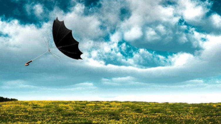 Общината: Във Варна духа силен вятър, изчистете балконите от предмети