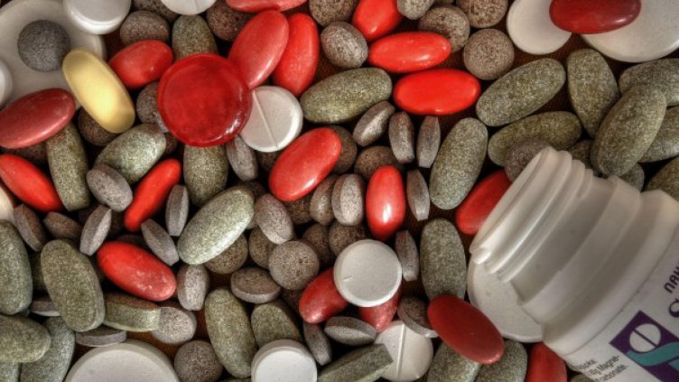 30 аптеки, 3 болници в схемата за реекспорта на илачи?