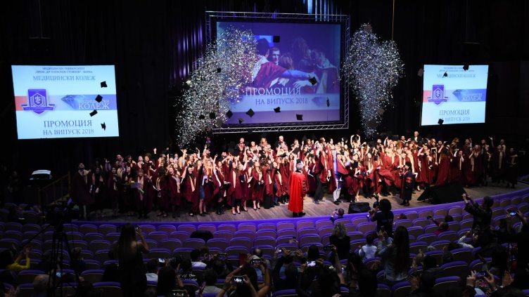 174 здравни професионалисти се дипломираха в Медицински колеж - Варна