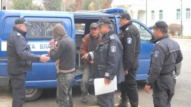 Красимир Димитров (с кафявото яке) и Николай Цанев. Снимка DarikNews