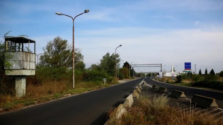 Български автобуси с туристи бяха блокирани с часове на сръбско-унгарската граница 