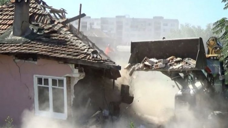 Багери рият из "Столипиново". Роми кретат и кълнат