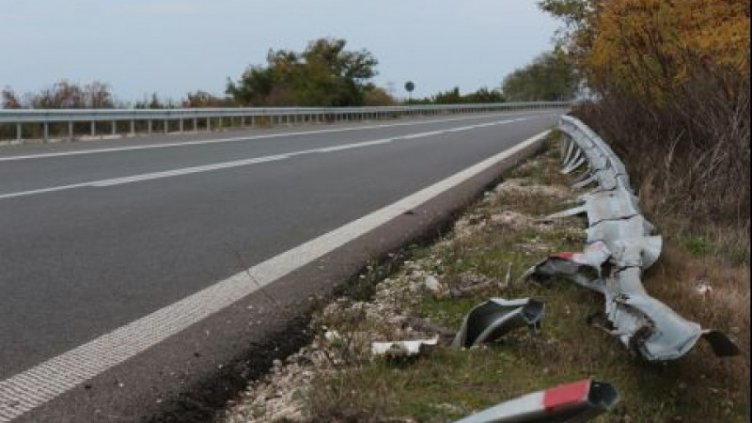 На всеки 3 км на "Тракия" дебне смъртта. Счупени мантинели на 134 места