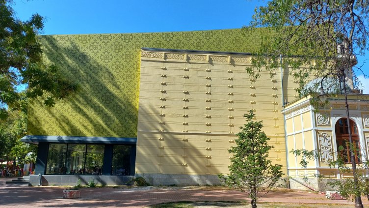 Отстраняват теча от новия покрив на Филиала във Варна