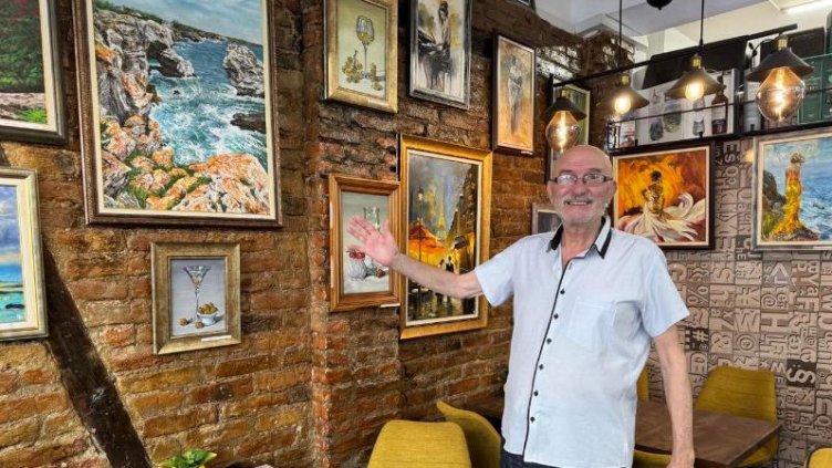 Славен волейболен треньор подреди художествена изложба във Варна