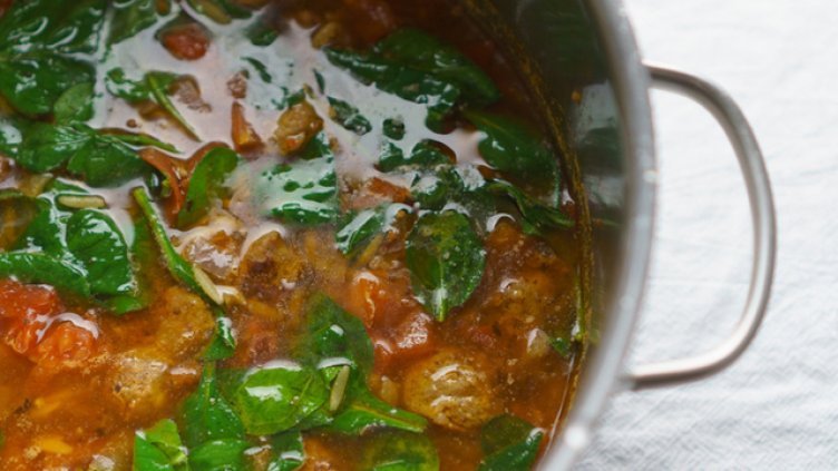 Италианска супа с наденица и спанак