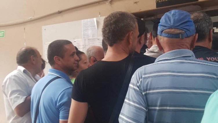 Докога „километричните“ опашки в КАТ ще тормозят варненци?